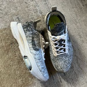 DONATED Nike Air Zoom-Type SE Running Sneaker